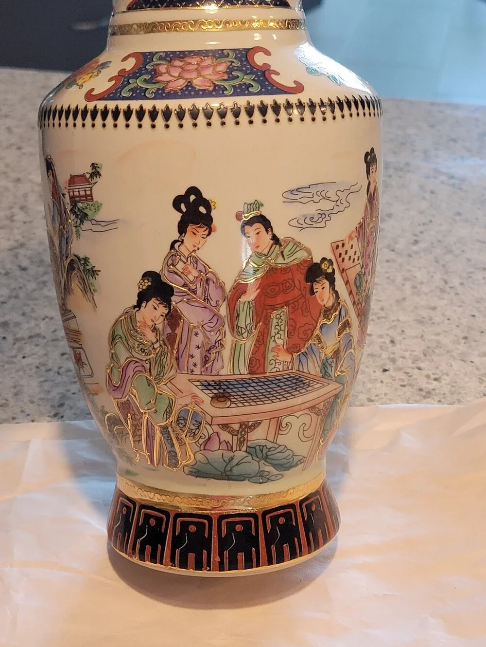 Vintage Chinese Satsuma Gilded Moriage Geisha Mantel Vase 10.1/2